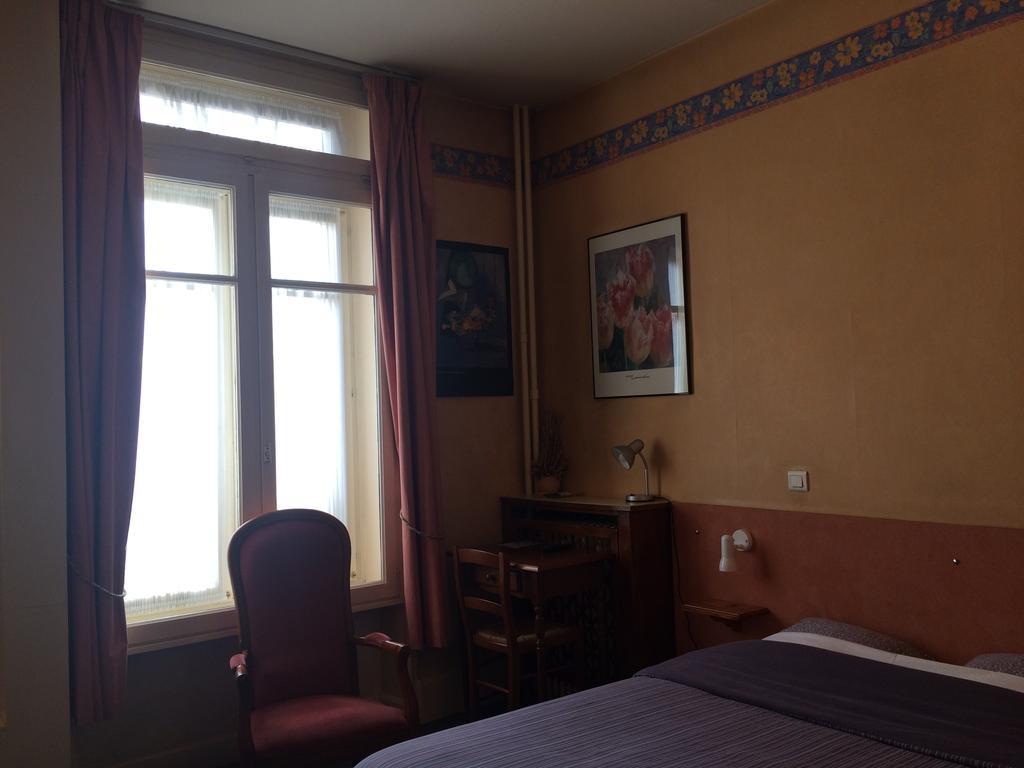 Hotel De Paris ชาร์เลอวิลล์-เมซิแยร์ ภายนอก รูปภาพ