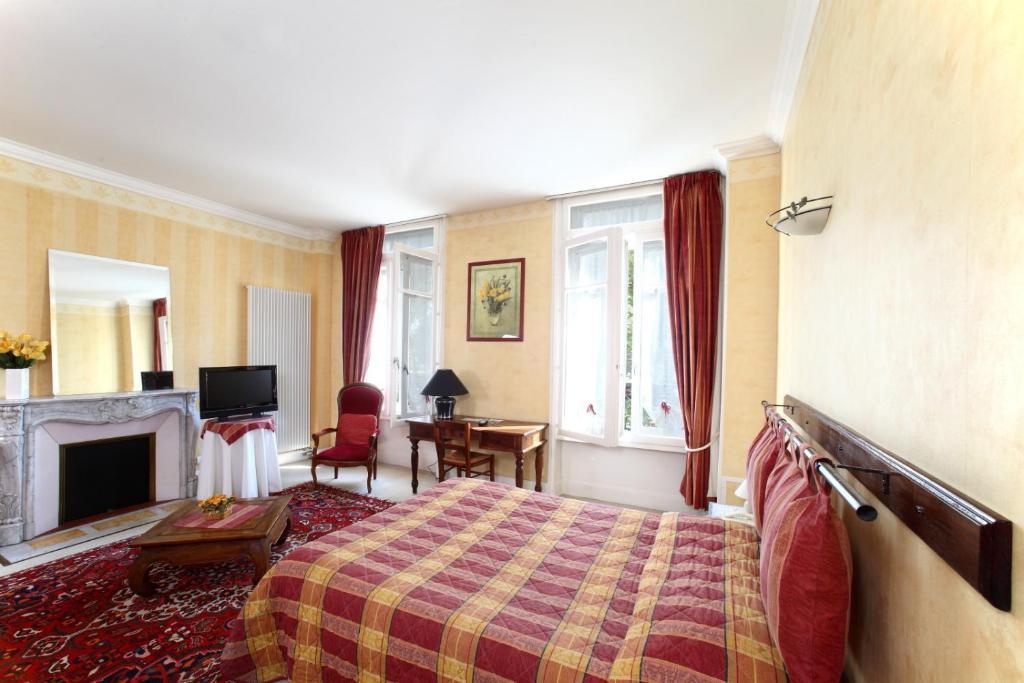 Hotel De Paris ชาร์เลอวิลล์-เมซิแยร์ ห้อง รูปภาพ